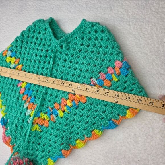 Poncho Handmade vibrant green crochet poncho adorned with pom-poms. - Picture 7 of 13